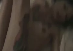 Die schlanke Asiatin übergießt ihren Körper mit Öl und lutscht zwei deutsche pornofilme in hd Schwänze