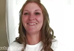 Typ mit einem riesigen Schwanz fickt eine dicke frauen sexfilme Blondine nach dem Abendessen