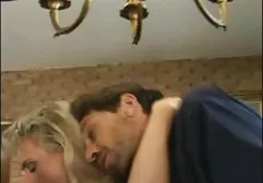 Nachdem ein Mitglied eine kleine Muschi verwöhnt hat, geht es in den Genuss eines hungrigen süßen suche kostenlose pornofilme Arsches und zwingt das Baby, zu stöhnen und seinen Mund unter einem heißen Spermastrahl freizulegen