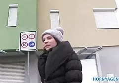 Guy filmt kostenlose pornos von reifen frauen Sex mit seiner mageren, winzigen Blondine