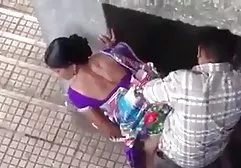 Delilah lutscht die besten pornos gratis einen Schwanz im Auto und fickt mit einem Träger