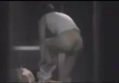 Eine verdammt sexy Hausfrau, die angeblich ganz ungewollt ihren lieben Mann von der Arbeit in nur einer haarige pornos kostenlos kleinen Schürze trifft, aus deren Anblick ein Typ einen Anfall wilder Erregung bekommt und er beginnt, seine Frau hart in den Mund zu ficken