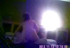 Sexy Babe masturbiert rasierte Muschi und Anal mit einer sexfilme gratis hd Zange