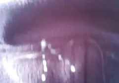 Schlampe mit Brille streichelt pornos umsonst sehen ihre Muschi