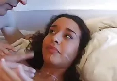 Latina masturbiert vor der hausfrauen sexfilme Webcam und endet mit Spritzen
