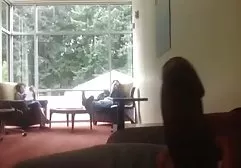 Die Brünette Amy und ihre Freundin lernen, haarige fickfilme Schwänze zu lutschen