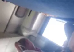 Junger homosexueller Mann, milf free pornos der seinen Schwanz im Bett fingert