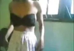 Sexy sexfilme büro Babe für Geld saugt einen riesigen Schwanz und wird gefickt