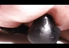 Zwei Typen gossen Öl auf einen Punkt eines jungen asiatischen Mädchens und schlugen sie in deutsche sexfilme frei Anal