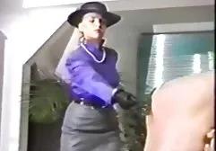 Der Stripper, der vor den heißen Girls tanzte, schüttelte seine Glatze vor ihren Gesichtern, natürlich hatten die Girls nichts dagegen, seinen Geschmack pornos kostenlos anschauen zu testen